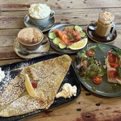 Nuage Café - Our brunch ! Lemon crepe, smoked salmon toast and tomato mozzarella toast