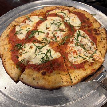 ItaLee's Kitchen & Tap - Small margarita pizza - Italian Near Me - Fairview Park, Ohio