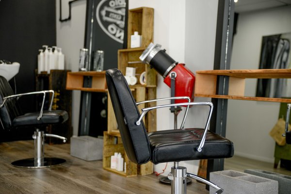 D C Eno Hair Studio Men S Hair Salons 662 Botany Rd