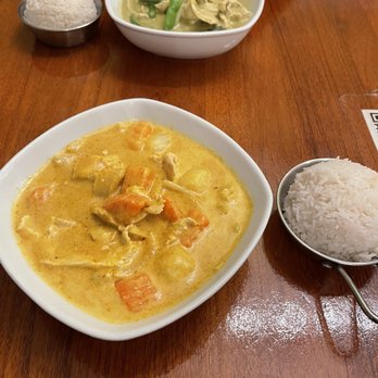 Tamarind Thai Cuisine - Yellow chicken curry green chicken curry - Thai Near Me - Camarillo, California Tamarind Thai Cuisine - Yellow chicken curry green chicken curry - Thai Near Me - Camarillo, California