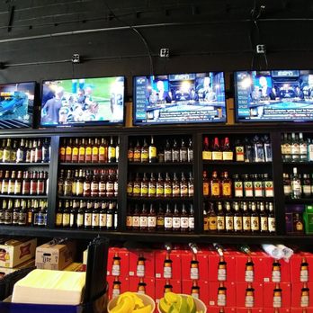 Famous Joe's Tavern - the inside of the restaurant - Sports Bars Near Me - Wilmington, Delaware