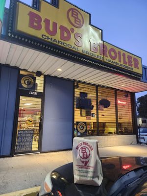 Bud's Broiler by null