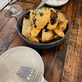 Junction Tapas and Winebar - Chicken thigh w fried potatoes - Spanish Near Me - Paso Robles, California Junction Tapas and Winebar - Chicken thigh w fried potatoes - Spanish Near Me - Paso Robles, California