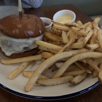 Camelia - Dry aged burger - French Near Me - Los Angeles, California Camelia - Dry aged burger - French Near Me - Los Angeles, California