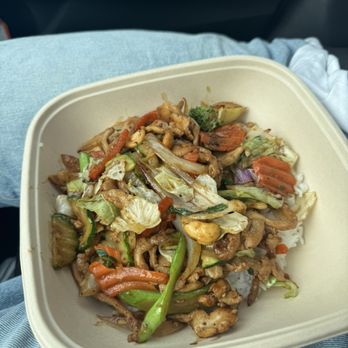 Manuela Malasada - The cashew chicken from Thai Me Up you should eat if you have to wait ;) - Donuts Near Me - Kihei, Hawaii