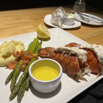 Devon Seafood & Steak - Seafood Near Me - Oakbrook Terrace, Illinois Devon Seafood & Steak - Seafood Near Me - Oakbrook Terrace, Illinois
