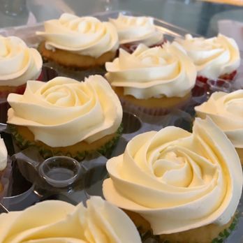 Bigboycakes - a tray of cupcakes with white frosting - Custom Cakes Near Me Bigboycakes - a tray of cupcakes with white frosting - Custom Cakes Near Me