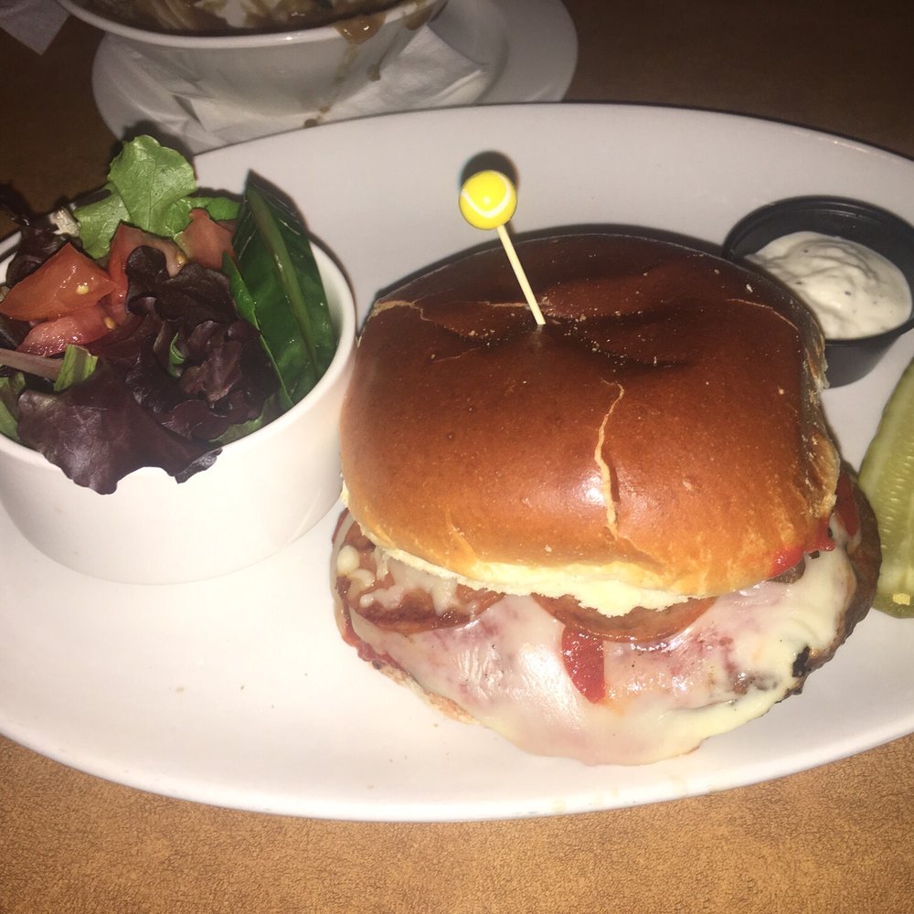 Caesars Windsor - Pizza Burger-Legends Sports Bar - Casinos Near Me - Windsor, Ontario