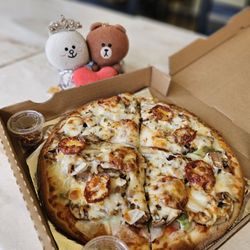 Amina Pizzeria - 10 inch Combination pizza... delicious!