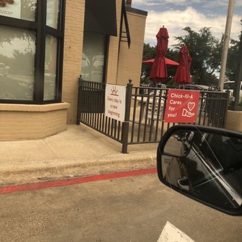 Chick-fil-A - ows a view of a restaurant through a car window - Fast Food Near Me - Rockwall, Texas Chick-fil-A - ows a view of a restaurant through a car window - Fast Food Near Me - Rockwall, Texas