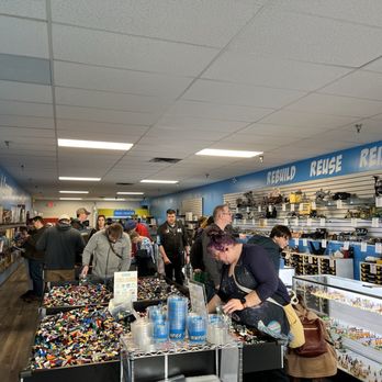 Bricks & Minifigs Roseville - Inside on day 2 - Toy Stores Near Me - Roseville, Minnesota Bricks & Minifigs Roseville - Inside on day 2 - Toy Stores Near Me - Roseville, Minnesota