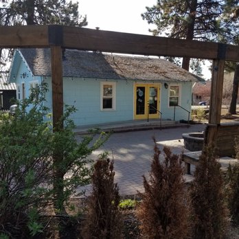 Bo’s - On Galveston & 14th - in former Sip space - side patio with bench seat - Sandwiches Near Me - Bend, Oregon