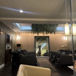 B'Lewie Salon & Day Spa