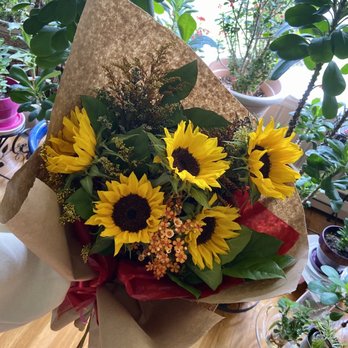 Maky the Diva Gala Events and Decors - bouquet of sunflowers - Florists Near Me - Albertson, New York Maky the Diva Gala Events and Decors - bouquet of sunflowers - Florists Near Me - Albertson, New York