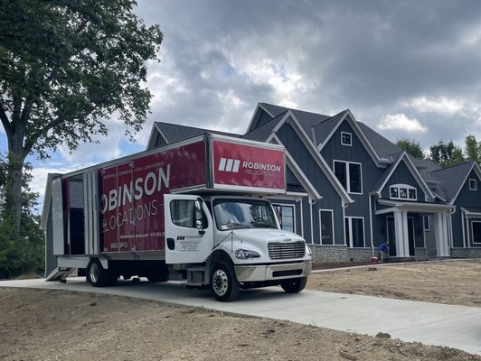 Robinson Relocations is Tampa Bay Areas Moving Pro's! - With over 10 years in the industry, Our talented team works hard everyday to provide the best services for our clients. We are a full service moving company that does it all, from Packing, Local to Long Distance Moves, Moving one piece or multiple houses. Moving can be stressful, so let us take the stress out of your move! Robinson Relocations is Tampa Bay Areas Moving Pro's! - With over 10 years in the industry, Our talented team works hard everyday to provide the best services for our clients. We are a full service moving company that does it all, from Packing, Local to Long Distance Moves, Moving one piece or multiple houses. Moving can be stressful, so let us take the stress out of your move!