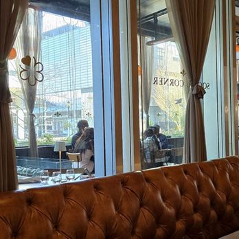 Social Corner- Coal Harbour - Interior - Tapas/Small Plates Near Me - Vancouver, British Columbia