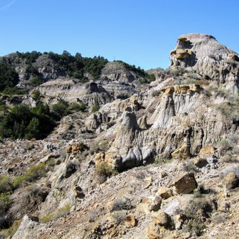 Makoshika State Park - Rocks and clay and vegetation galore - Landmarks & Historical Buildings Near Me - Glendive, Montana