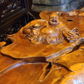 Red Palace Valley View - A golden Buddha is part of the majestic entrance. - Chinese Near Me - Roanoke, Virginia