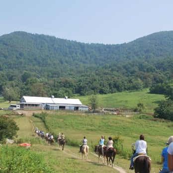 The Marriott Ranch Bed and Breakfast - Hotels Near Me - Hume, Virginia