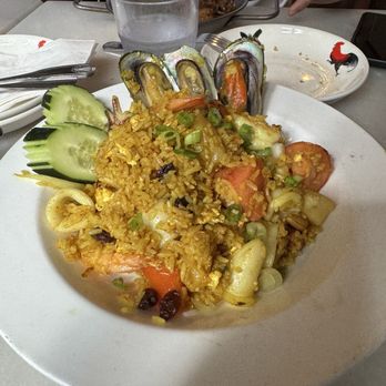 Top Thai - Pineapple Fried Rice with mixed seafood - Thai Near Me - New York, New York Top Thai - Pineapple Fried Rice with mixed seafood - Thai Near Me - New York, New York