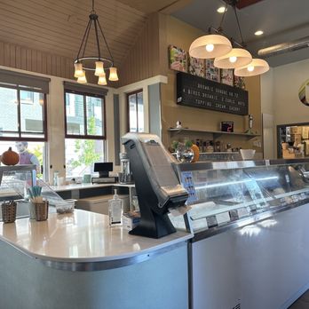 Brics - Interior - Ice Cream & Frozen Yogurt Near Me - Indianapolis, Indiana