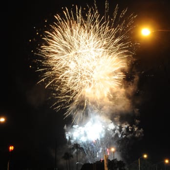 Honolulu Marathon - Fireworks at the start! - Races & Competitions Near Me - Honolulu, Hawaii Honolulu Marathon - Fireworks at the start! - Races & Competitions Near Me - Honolulu, Hawaii