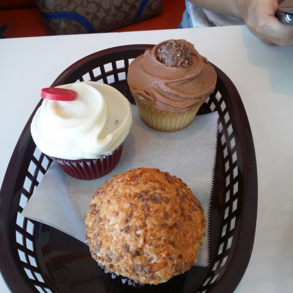 Frosted Cupcakery - Yummy cupcakes!!! - Bakeries Near Me - Long Beach, California