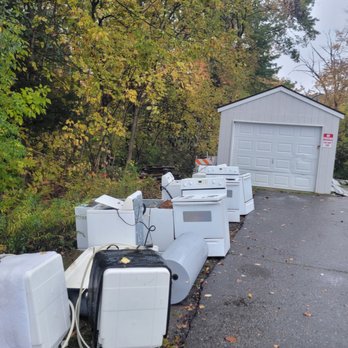 Oakbrooke Apartments - used Appliances pile dup outside apartments - Apartments Near Me - Howell, Michigan Oakbrooke Apartments - used Appliances pile dup outside apartments - Apartments Near Me - Howell, Michigan
