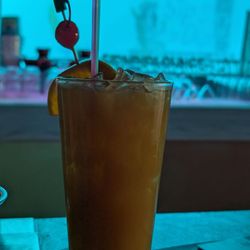 Sip 'n Dip Lounge