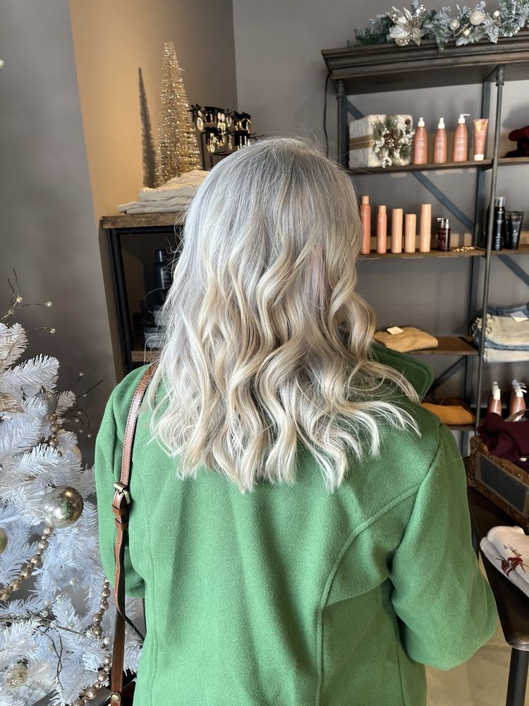 Embellish Salon & Spa Logo