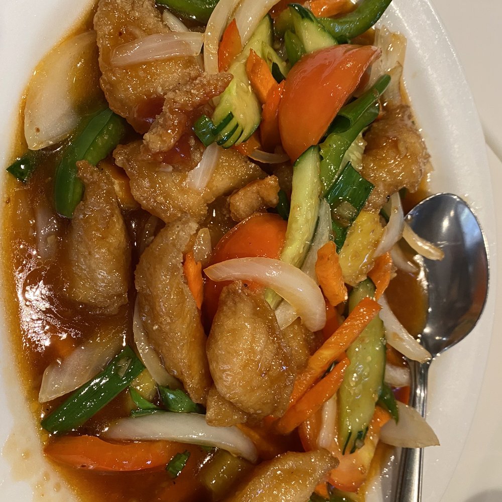 Red Elephant - Sweet and sour fish fry - Thai Near Me - Honolulu, Hawaii