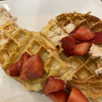 Waffles INCaffeinated - French Toast w/Strawberries - Breakfast & Brunch Near Me - Pittsburgh, Pennsylvania