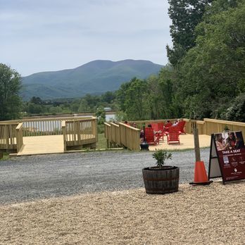 Valley Road Vineyards - Wineries Near Me - Afton, Virginia