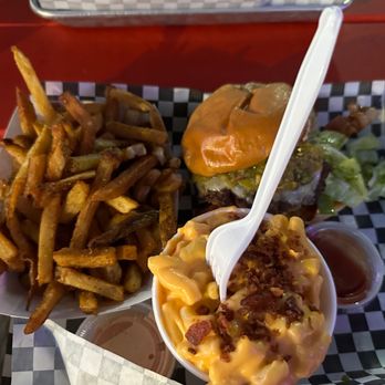 The Bacon Boss HQ - a tray of fries and macaroni and cheese - Food Trucks Near Me - Wesley Chapel, Florida