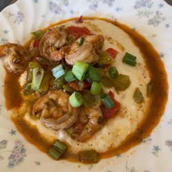 Warren’s 916 Eats - Shrimp and grits