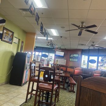 Amigo's Pizza - Dine area - Pizza Near Me - Bakersfield, California