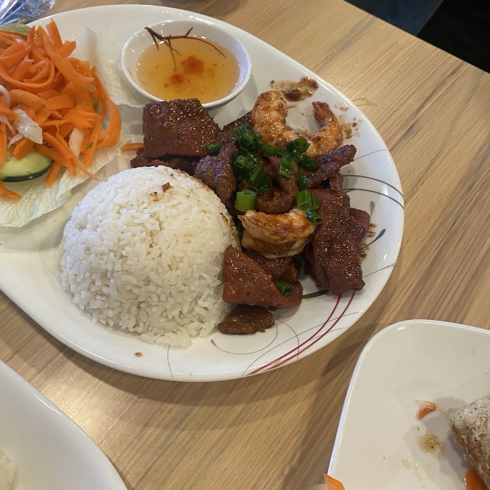 SaiGon Nho - Rice plate with beef and shrimp - Vietnamese Near Me - Fairfield, California SaiGon Nho - Rice plate with beef and shrimp - Vietnamese Near Me - Fairfield, California