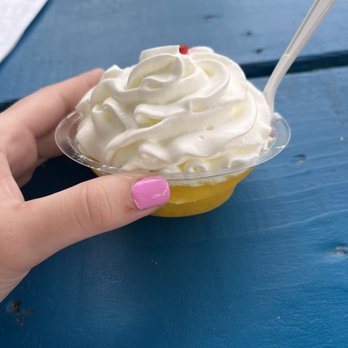 Lazy Sundaes - Pineapple sundae 10/10 - Ice Cream & Frozen Yogurt Near Me - Georgetown, Indiana