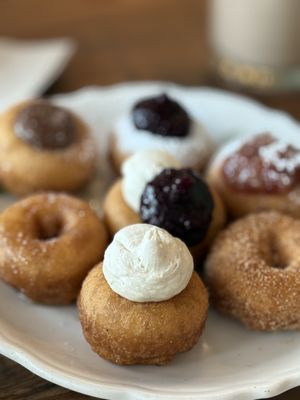 Pip's Original Doughnuts & Chai by null