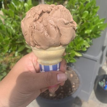 Snoqualmie Ice Cream - Single cone of their chocolate ice cream - Ice Cream & Frozen Yogurt Near Me - Snoqualmie, Washington Snoqualmie Ice Cream - Single cone of their chocolate ice cream - Ice Cream & Frozen Yogurt Near Me - Snoqualmie, Washington