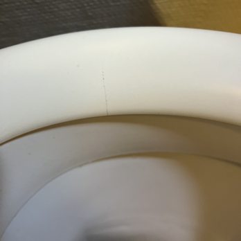 Avalon Hotel Paris - Cracked toilet seat - Hotels Near Me - Paris, 75