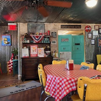 Ruly Bee's - Inside dining area. - Burgers Near Me - Sudan, Texas