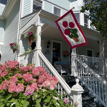 Metivier Inn - Front porch - Hotels Near Me - Mackinac Island, Michigan Metivier Inn - Front porch - Hotels Near Me - Mackinac Island, Michigan
