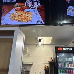 TNT Burger - Signage