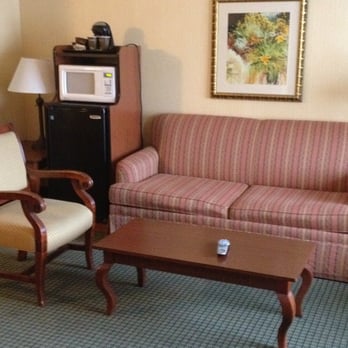 DoubleTree by Hilton Hotel Mahwah - Sitting area in two room suite - Hotels Near Me - Mahwah, New Jersey DoubleTree by Hilton Hotel Mahwah - Sitting area in two room suite - Hotels Near Me - Mahwah, New Jersey