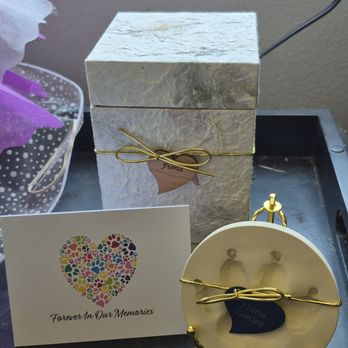 Only Cremations For Pets - Here's the beautiful box, paw print and a sweet condolences card - Pet Transportation Near Me - Newport Beach, California Only Cremations For Pets - Here's the beautiful box, paw print and a sweet condolences card - Pet Transportation Near Me - Newport Beach, California