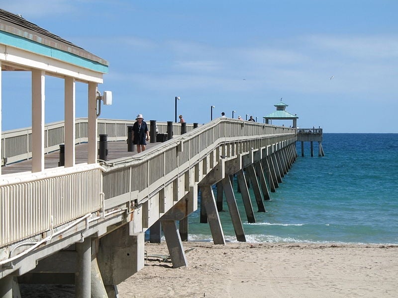 Deerfield Beach florida Logo