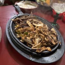 La Herradura - Chicken and steak fajitas