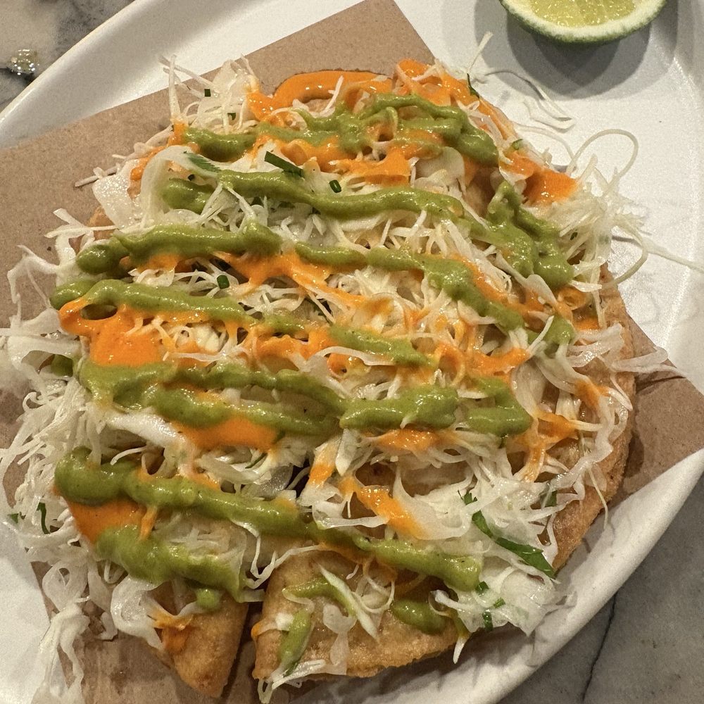 Este - Seafood Near Me - Austin, Texas