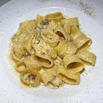 Olio E Limone Ristorante - Paccheri Carbonara IG: @caloric_content - Italian Near Me - Santa Barbara, California Olio E Limone Ristorante - Paccheri Carbonara IG: @caloric_content - Italian Near Me - Santa Barbara, California